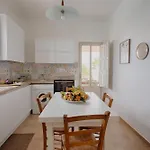 Guesthost - Chiga With Veranda, Pool And Parking Rilievo