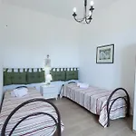 Appartamento Guesthost - Chiga With Veranda, Pool And Parking Rilievo