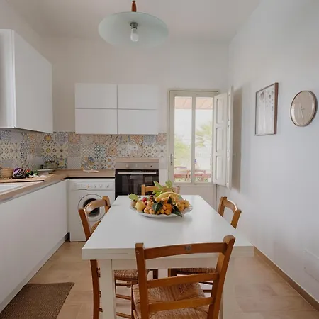 Dreamy With Veranda, Pool And Parking Rilievo