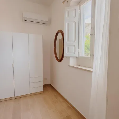 Dreamy With Veranda, Pool And Parking Apartment *