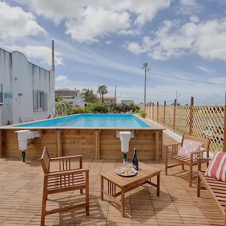 Guesthost - Chiga With Veranda, Pool And Parking Appartamento Rilievo