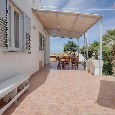 Appartamento Guesthost - Chiga With Veranda, Pool And Parking Rilievo