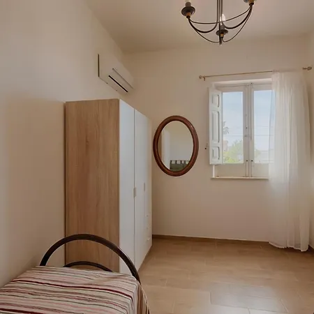 Dreamy With Veranda, Pool And Parking Apartment *