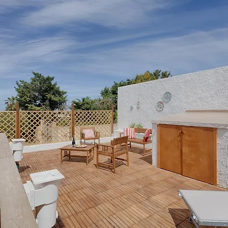 Dreamy With Veranda, Pool And Parking Apartment *