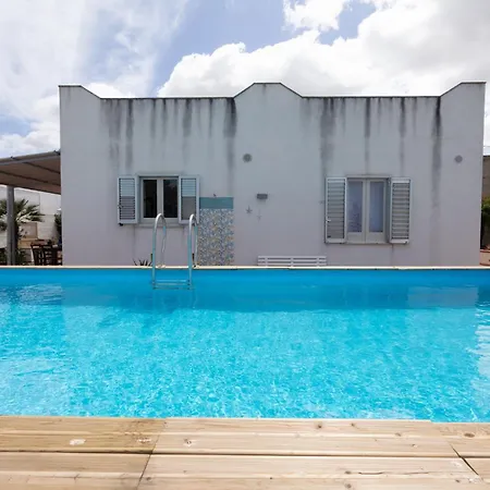 Dreamy With Veranda, Pool And Parking Apartment
